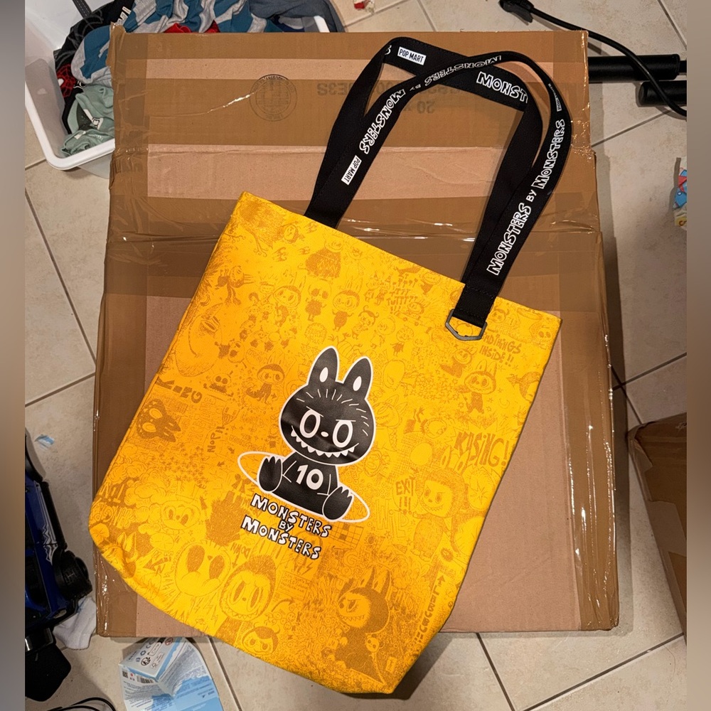 10th Anniversary Labubu Shanghai Exclusive Tote Bag - Picture 3 of 9